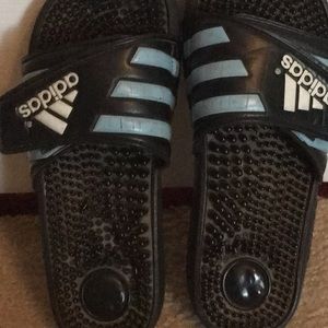 Addias slides